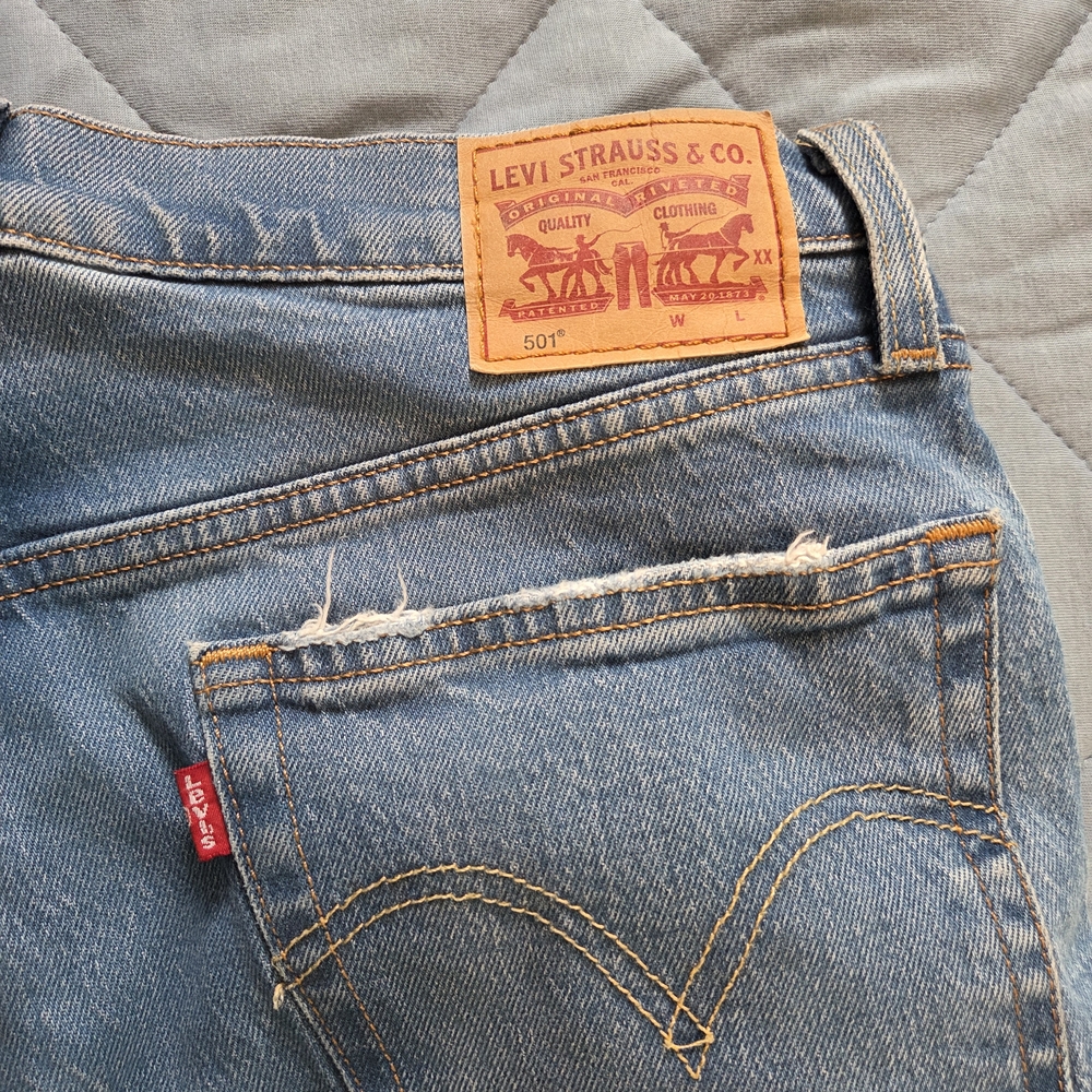 Levi's 501 Women's Cropped Jeans